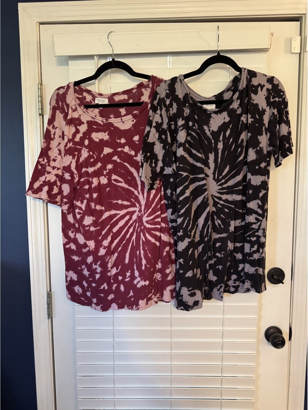 2 True Craft Tie Dye Distressed Tshirts - Size L Black and Red